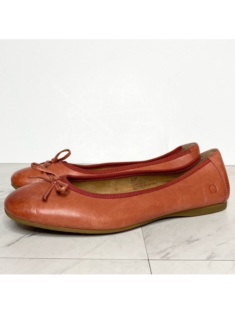 Born Brin Red Leather Flat 8 1/2 M